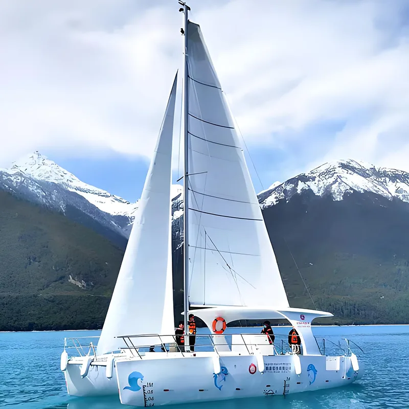 10 m di barca a vela delle crociere catamarane