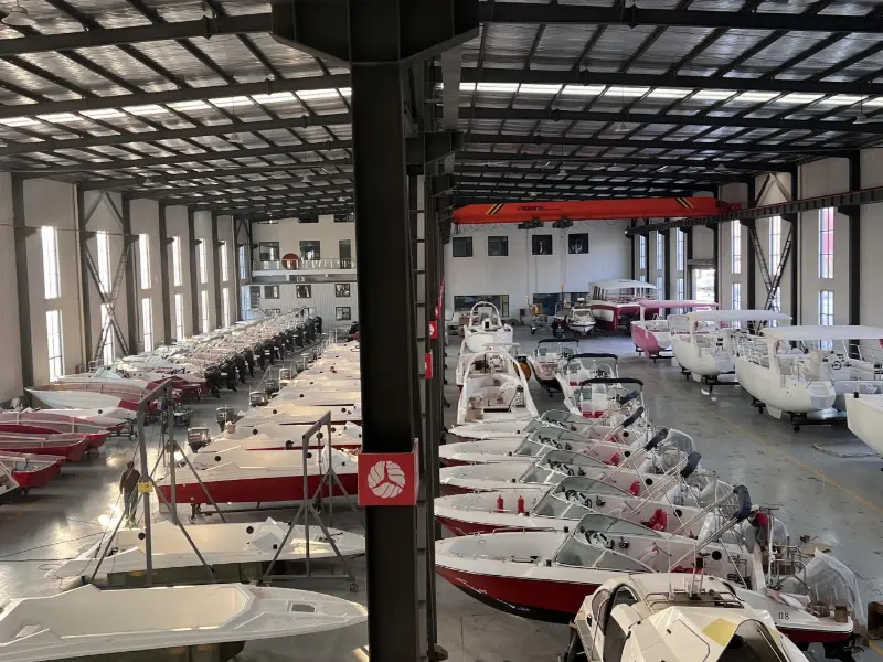 Lo yacht Lawada® consegnerà 42 set di motoscafi su misura, appositamente progettati per le condizioni dell'acqua della montagna BIJIA.