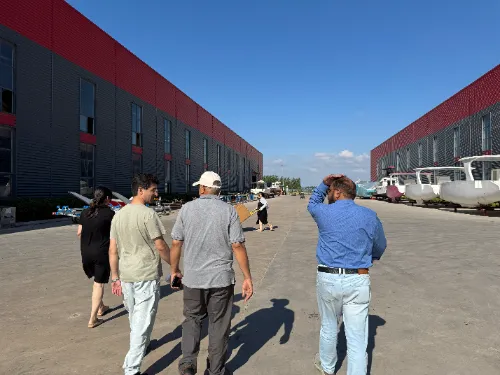 LAWADA® riceve partner pakistani per tour della fabbrica e comunicazione aziendale