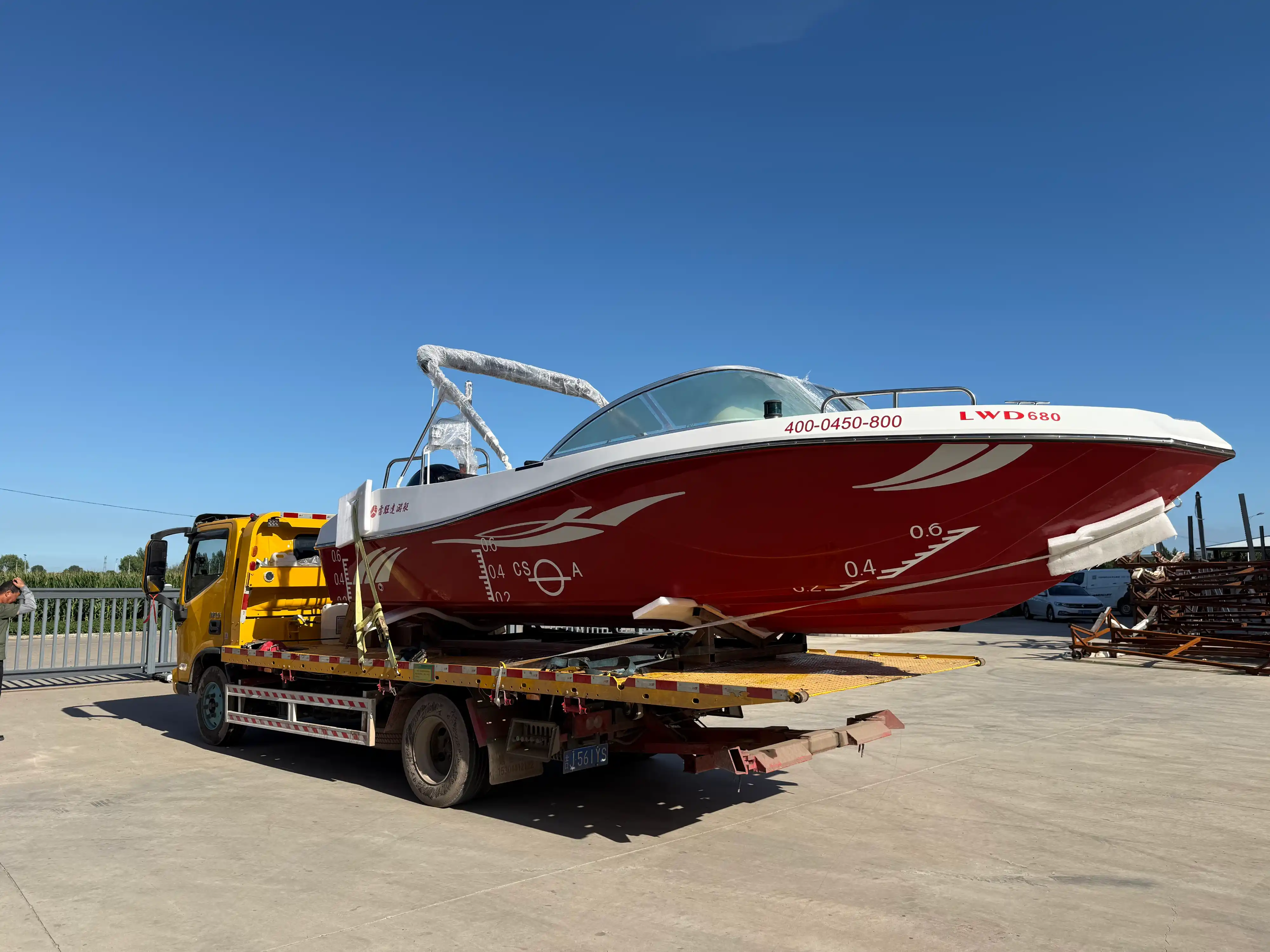 Invio: motoscafo ad alte prestazioni LAWADA® 680